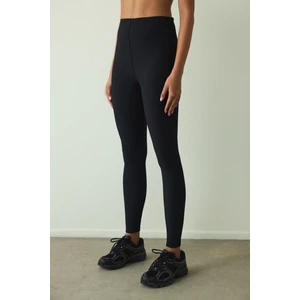 Siyah Yüksek Bel Toparlayıcı Cut Out Detaylı Fitilli Tayt