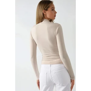 Kadın Dik Yaka Büzgü Detaylı Sandy Bluz Natural