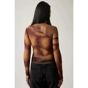 Kadın Asimetrik Yaka Astarlı Tül Bluz Kestane Kahvesi