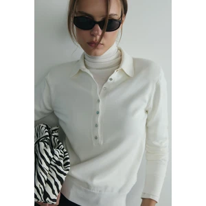 Beyaz Carter Polo Yaka Triko Kazak