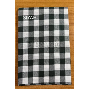 Renkli Kare Desenli Masa Örtüsü 160X160CM