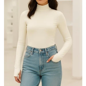 Yumuşak Dokulu Pamuk Dokuma Uzun Kol Dik Yaka Parmak Geçmeli Body Modal T-Shirt