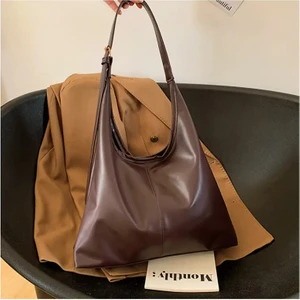 Kadın Siyah Omuz Çantası Yumuşak Iç ve Dış Dokulu Kaliteli Işçilik ve Yumuşak Suni Deri El Çantası