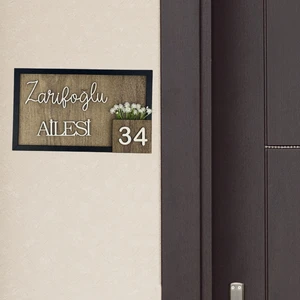 Kişiye Özel Ahşap Çerçeveli Aile Ismi ve Kapı Numarası Tabelası – Dekoratif Kapı Süsü