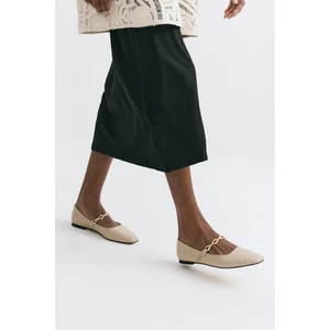 Babet 2521 - Parlak Zincir Detaylı Bej Kadın Babet