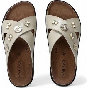 Kadın Zarif Aksesuar Detaylı Ortopedik Terlik – Şıklık ve Konfor Bir Arada