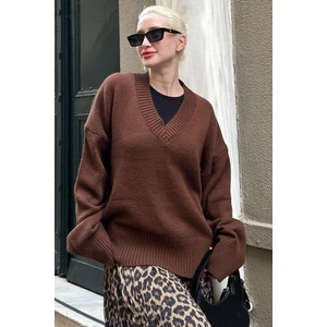 Kahverengi V Yaka Oversize Kadın Triko Kazak MG2149