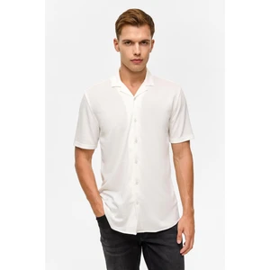 Beyaz Slim Desenli Apaş Yaka Gömlek