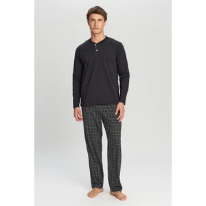 %100 Pamuk Standart Fit Hakim Yaka Desenli Cepli Pijama Takımı