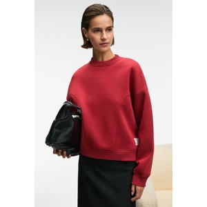 SERENYA Kadın Pamuklu Etiket Detaylı Bisiklet Yaka Kırmızı Sweatshirt