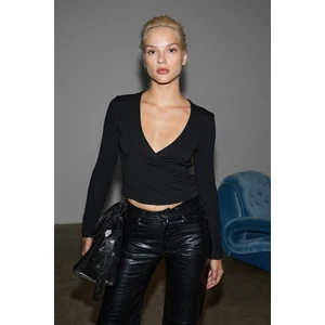 OLIVIERNS Kadın Önden Bağlamalı Vücudu Saran Nefes Alan Kumaşlı Siyah Bluz