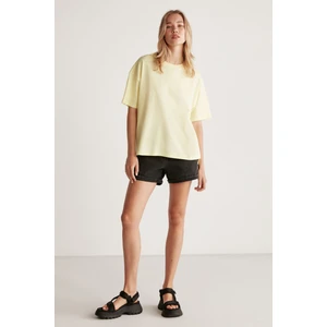 Jemmy Kadın Relaxed Kalıp Bisiklet Yaka %100 Pamuk Kısa Kollu Basic Açık Sarı T-shirt