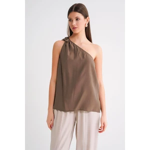 4665 Kadın Tek Omuz Askılı Bluz Moka