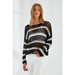 6877 Kadın Çizgili Ajurlu Kayık Yaka Triko Kazak Siyah