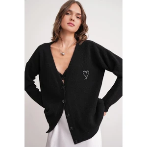 6953 Kadın Oversize Yün Karışımlı Premium Kalp Nakışlı Hırka Siyah
