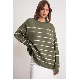 6944 Kadın Salaş Yumuşak Dokulu Çizgili Triko Kazak Haki