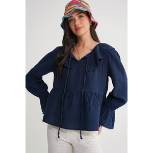 4714 Kadın Yakası Volanlı Bol Müslin Bluz Lacivert