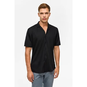 Siyah Slim Desenli Apaş Yaka Gömlek