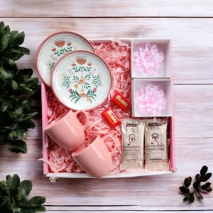 MARMORİ İKİLİ PEMBE KUŞ ÇİÇEK MOTİFLİ KAHVE FİNCAN TAKIMI MUMLU KAHVELİ ÇİKOLATALI HEDİYE SETİ
