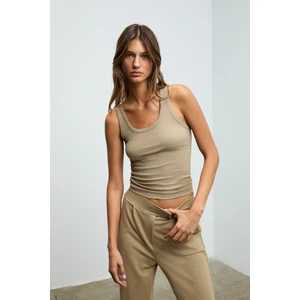 Lıllesol Kadın Fitilli Görünümlü Slim Fit Vücuda Oturan Havuz Yakalı Pamuklu Basic Vizon Atlet