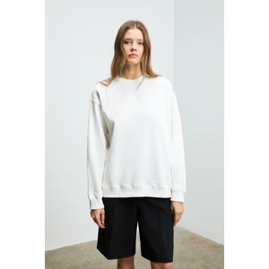 Karıus Kadın Organik Pamuklu Içi Polarsız Oversize Yuvarlak Yakalı Beyaz Sweatshirt