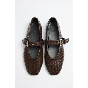 Babet 2503 - Gümüş Toka Detaylı Acı Kahve Örgü Kadın Babet