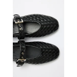 Babet 2503 - Gümüş Toka Detaylı Siyah Örgü Kadın Babet