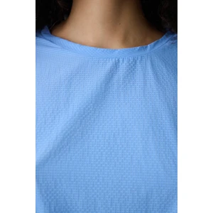 Mavi Sırt Detaylı Tişört