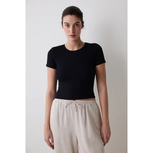 Siyah Bisiklet Yaka Slim Fit Tişört