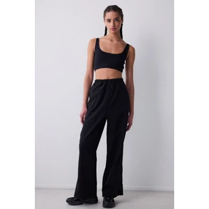 Sporty Cut Out Siyah Üst