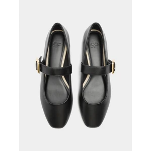 Bantlı ve Kare Tokalı Babet