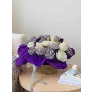 El Yapımı Dekoratif Mum Aranjmanı – Mor & Beyaz Çiçek Buketi