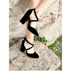 Siyah Uzun Çapraz Bantlı Ayakkabı