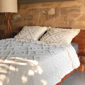 Iskandinav Püsküllü Çift Kişilik Yatak Örtüsü Ekru 240 x 250 ve 2 Adet Yastık