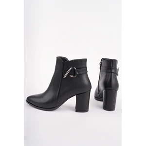 Fortis Sivri Burun Toka Detaylı Fermuarlı Kalın Topuklu Kadın Bot