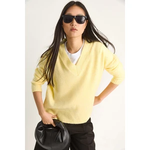 Kadın V Yaka Triko Kazak