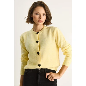 Kadın Kalp Düğmeli Triko Hırka