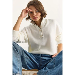 Kadın 2 Patlı Düğme Detaylı Triko Kazak