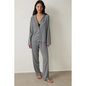 Siyah Bonjour Ekoseli Nakış Detaylı Gömlek Yaka Pijama Takımı