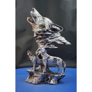 Özel Tasarım Yavrulu Uluyan Kurt Heykel Biblo– Üçlü Kurt Hediyelik Dekoratif Aksesuar (30 Cm)