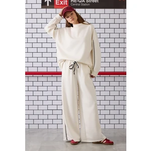 Kontrast Biyeli Eşofman Takımı Ekru