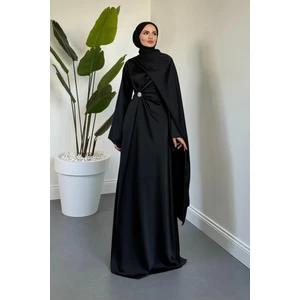 Wave Broşlu Pelerinli Saten Abiye Siyah