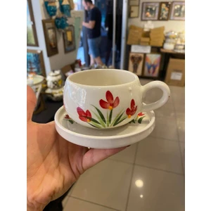 El Yapımı Kırmızı Çiçek Desenli Seramik Kupa ve Tabak Takımı - Tek Kişilik