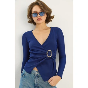 Kadın Kruvaze Yaka Gold Toka Detaylı Uzun Kollu Bluz