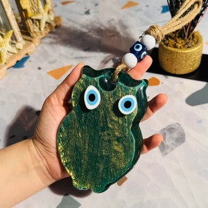 El Yapımı Hediyelik Dekoratif Nazar Boncuklu, Baykuş Figürlü Yeşil Renk Simli ve İpli 25 cm Cam Duvar Süsü