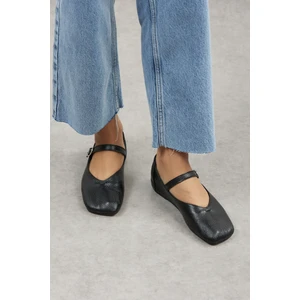 Dora Kadın Tokalı Deri Babet