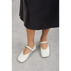 Dora Kadın Tokalı Deri Babet