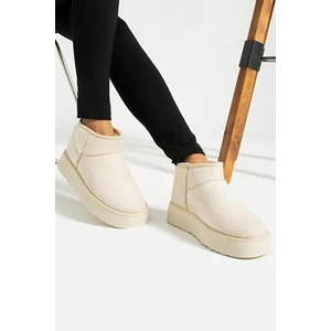 Kadın Mini Boy 4 cm Yüksek Taban  Içi Yünlü Bilekte Kısa  Bot 4010-116-0013