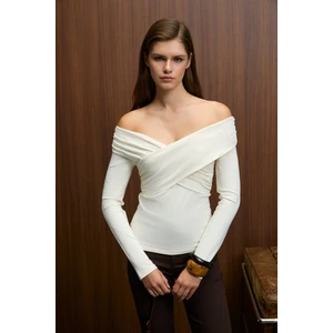 SELUNETTE Kadın Asimetrik Yakalı Omuzu Açık Esnek Kumaşlı Vücudu Saran Slim Fit Ekru Bluz