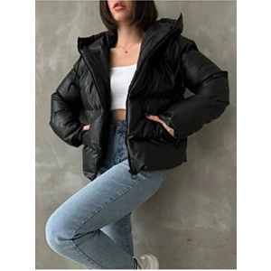 Kadın Siyah Kapüşonlu Şişme Deri Mont